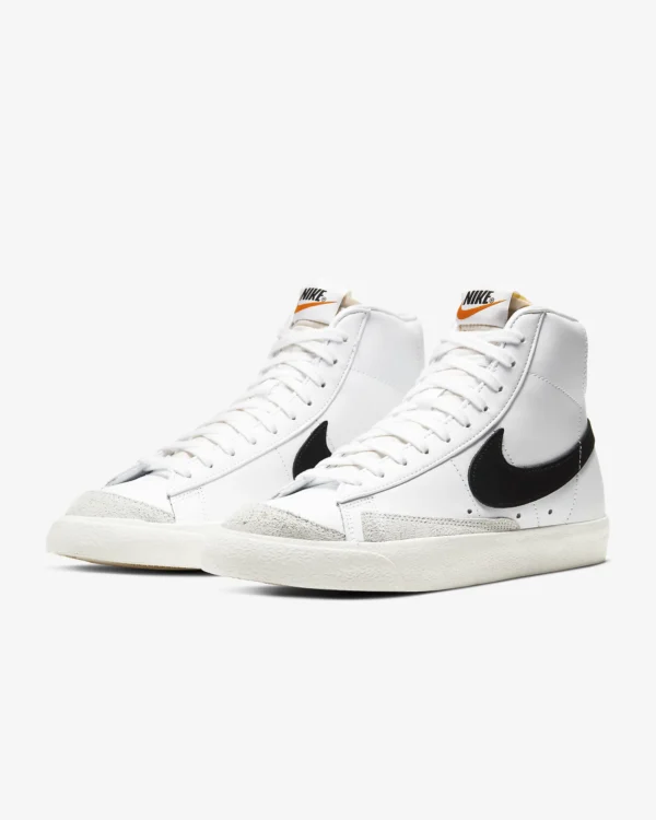 Zapatillas Nike Blazer Mid 77 Blancas con Negro en vista vertical